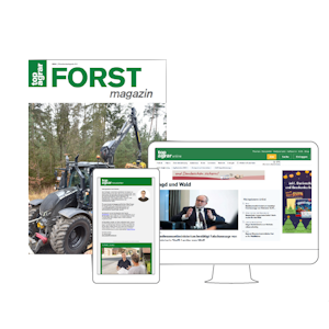 Titel des „FORST magazins“ mit Forstmaschine im Wald sowie digitalen Inhalten auf Smartphone und Desktop-Bildschirm.